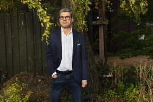 EU's reviderede standard for bæredygtighedsrapportering får ros for at skære ned i krav og lette den administrative byrde for danske virksomheder. En professor frygter dog svækket gennemsigtighed og opfordrer revisorerne til at stramme kontrollen.