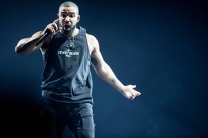 Den canadiske rapper Drake fortsætter sin streamingdominans i musikbranchen. Hans seneste single blev i dens første uge hørt mere end 82 millioner gange.