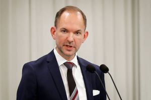 Der skal være åbenhed om, hvor meget Kammeradvokaten har fået for at føre erstatningssagen mod Bech-Bruun, lover skatteministeren.