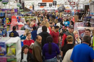Black Friday er normalt en kæmpe begivenhed for detailhandlen i almindelighed og Walmart i særdeleshed. I år bliver det lidt anderledes end som her fra en Black Friday, før cororna var opfundet. (Photo by Gunnar Rathbun/Invision for Walmart/AP Images)