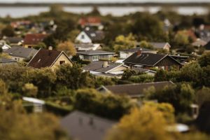 Stigende renter som konsekvens af uro i Mellemøsten har ikke skræmt de danske boligkøbere væk. Priserne er steget i marts, viser Boligsidens markedsindeks. Særligt én midtjysk by stikker ud.