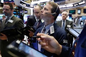 Aktierne er raslet ned for bankerne i år. Tilsammen har de 20 største banker tabt 500 mia. dollars i markedsværdi.