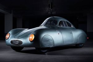 Her er den "Porsche" som sættes på auktion hos Sotheby's i midten af august. Type 64 ventes at blive solgt for over 20 mio. dollars. Foto: Sotheby's