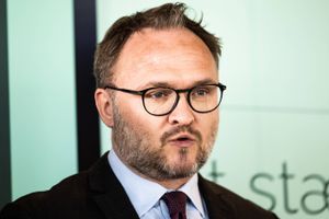 Prisloft på danskernes energiregninger blev indrettet på et ønske fra de virksomheder, der skal administrere det, lyder det fra regeringen. 