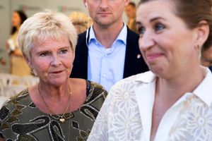  Statsminister Mette Frederiksen (til højre) og Lizette Risgaard. Foto: Finn Frandsen/Ritzau Scanpix