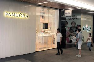 Pandoras smykker sælges i mere end 100 lande via ca. 6.800 forhandlere. Herunder omkring 2.600 konceptbutikker som her i et indkøbscenter ved London. Foto: Jesper Olesen. 