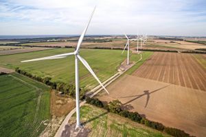 Vestas har hentet en kæmpeordre i Brasilien på levering af vindmøller på land, og det får aktien til at stige.
