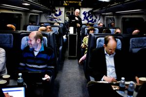 Statens togselskab har fart i salget af Orange-billetter som led i kampen om at vinde passagerer tilbage.