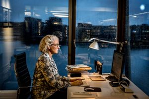 Diskussionen om øremærket barsel er yderst relevant, påpeger tre kvindelige topchefer; den ene tog kun tre måneders barsel, den anden tog hele barslen selv, mens den tredje fik fire børn og var på deltid. Alligevel er de alle tre kommet til tops i erhvervslivet.