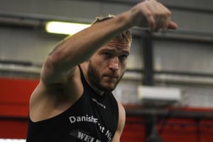 Jeppe Morell er igen taget til Rom for at sparre med den 35-årige eksverdensmester Giovanni De Carolis inden en stor boksekamp. Denne gang har den 30-årige aarhusianske letsværvægter for alvor imponeret sin rutinerede sparringspartner.