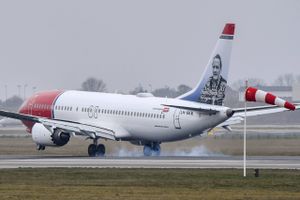 Norwegian er nødt til at holde 18 af sine fly på jorden. Det har betydet et fald i antallet af passagerer. 