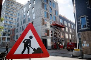 Danske virksomheder er blevet mere bekymrede for fremtiden, og flere forsikrer sig derfor mod dårlige betalere blandt kunderne. Særligt byggebranchen er sårbar.
