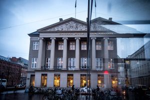 Ugens panel består af adm. direktør Natasha Friis Saxberg, erhvervssociolog Rikke Østergaard og kommunikationsrådgiver Anders Heide Mortensen.