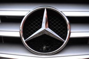 Daimler er den første internationale producent, der er blevet godkendt i Beijing. 