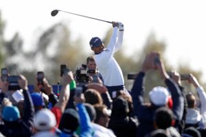 Tiger Woods har kæmpet sig tilbage efter dyb nedtur med arrestation, operationer og en tur helt ud af top 1.000 i verden.