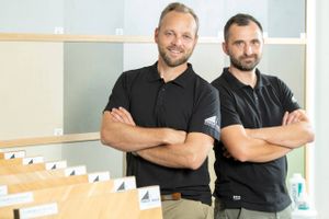 Lasse Hald (tv.) og Daniel Urbaniak (th.) har sammen starten virksomheden Urban Hald, der sidste år deltog i DR's Løvens Hule. Det lykkedes dem at få to "løver" med om bord som investorer i virksomheden.