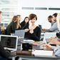 »Vi har en masse unge med højt drive og ambitioner. I det øjeblik de er færdige med deres studier, skal de træffe et valg. At gå på nulindkomst og starte egen virksomhed, eller få et job til 35.000 kr. Og så er det svært at springe ud i det,« siger Christian Walther Øyrabø, formand for Dansk Iværsætterforening.