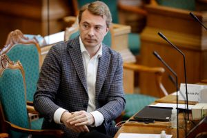 Det kan ende med alt fra fængselsstraf til frikendelse og et potentielt formandsopgør, når et 11 dage langt retsopgør mod DF-næstformand Morten Messerschmidt begynder mandag. Sagen er speget og begyndte allerede i 2015. Her er svar på seks centrale spørgsmål.