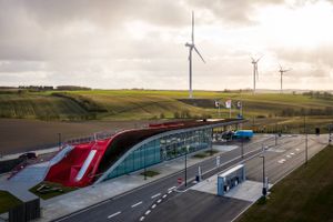Q8, Elgiganten og Københavns Lufthavn har alle planer om at blive CO2-neutrale, men det giver danskerne ikke meget for ifølge ny undersøgelse fra Voxmeter.