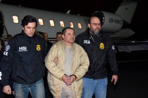 Joaquín “El Chapo”  Guzmán bliver stillet for retten tirsdag, og det udfordrer byen, som huser ham.