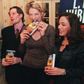 Jenna Elfman (i midten) fra tv-serien "Et umage par", optrådte i 1997 sammen med sin mand Bodhi og skuespillerinden Leah Remini ved en reception for en bog skrevet af Scientology-stifteren L. Ron Hubbard, "Scientology: The Fundamentals of Thought". Hun giver fortsat organisationen penge.