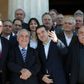 Syriza-regeringen, der her ses afbilledet, går uanset hvad en svær tid i møde.