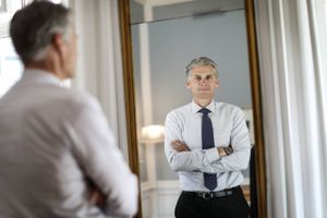 Den tidligere direktør i Danske Bank, Thomas Borgen, er ikke bundet af tavshedspligt og kan tale frit under erstatningssagen, der begyndte i dag. 