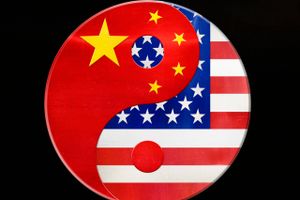 Det er handelskrigen mellem Kina og USA, der mere end nogen anden faktor har svækket den verdensøkonomiske udvikling. Den er nu på vej mod en opblødning. Foto: AP