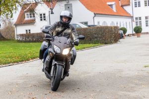 Mette Frederiksens tidligere særlige rådgiver var forbi Marienborg fredag formiddag.
