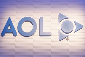 Internetpioneren AOL, der blandt andet står bag AOL Instant Messenger, har solgt sig selv til internetudbyderen Verizon for 4,4 mia. dollar.