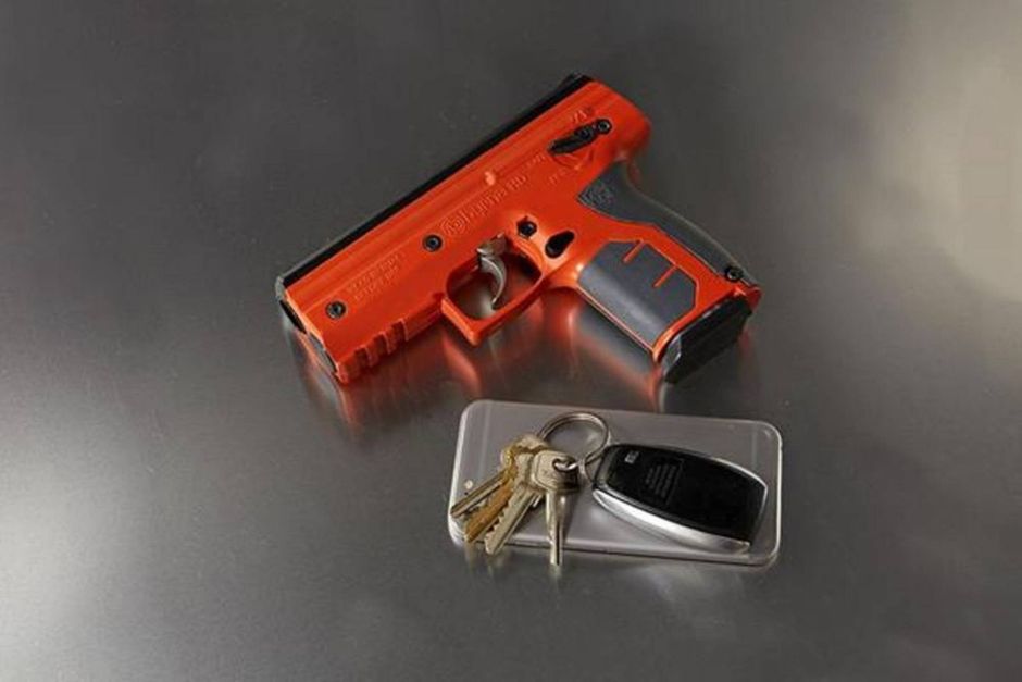 Dette er en Byrne HD Launcher som kan affyre bolde med en blanding af tåregas og pebersparay. Mange amerikanere har købt den til selvforsvar og som alternativ til en rigtig pistol med kugler. Foto: Secirity Devices International.