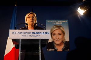 Far-right leader and candidate for the presidential election Marine Le Pen speaks in Paris, Friday, April 21, 2017, one day after the attack that killed one police officer and wounded three other people. Le Pen campaigns against immigration and Islamic fundamentalism. Foto: AP/Michel Euler