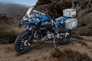 Design teams from BMW Motorrad and LEGO® Technic joined forces and jointly developed the LEGO Technic Hover Ride complete with innovative functions and the signatory GS flyline allowing all fans to rebuild the BMW Motorrad R 1200 GS Adventure into a unique design concept model.