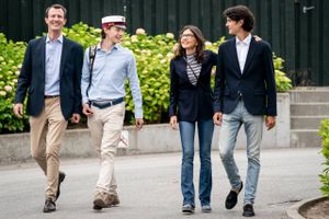 Ligesom sine forældre er 23-årige prins Nikolai "i chok" over, at dronning Margrethe tager titler fra dem.