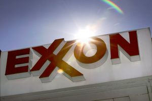 Verdens største private olieselskab Exxon Mobil gør det en del bedre end ventet fra begyndelsen af 2017.