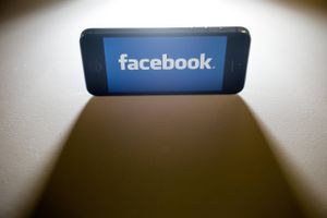 Det skal fremover være muligt for Facebooks 1,5 mia. brugere at købe og sælge varer gennem grupper på det sociale medie. 