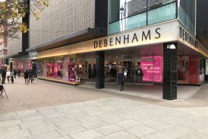 Den britiske varehuskæde Debenhams, der bl.a. står bag den danske kæde Magasin, er solgt. 