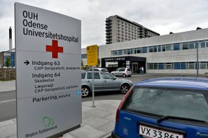 Region Syddanmark må ikke underskrive en kontrakt med medicogiganten Roche Diagnostics om levering af teknisk udstyr og service til Odense Universitetshospital.