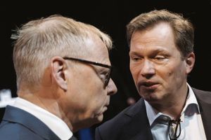Lars Gert Lose, administrerende direktør for Finans Danmark, sammen med Michael Rasmussen, koncernchef i Nykredit og formand for Finans Danmark. Finans Danmark Årsmøde 2025. Mandag d. 1. december 2025, Skuespilhuset, København. + David Hellemann