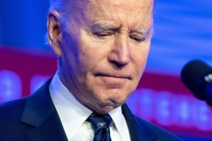 Alvorlige miner hos USA's præsident Joe Biden, der næppe kan få sit statsbudget igennem Kongressen uden store indrømmelser til Republikanerne. Foto: AFP/Saul Loeb