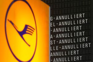 Arbejdsretten i Frankfurt har beordret de strejkende piloter i Lufthansa til at gå på arbejde igen.