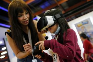 Virtual Reality til helt almindelige forbrugere bliver ikke en megasællert, vurderer analysefirma, der i stedet peger på, at der kan ventes massiv vækst for de mere erhvervsrettede produkter.