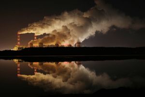 Den globale energi-relaterede udledning af CO₂ fortsætter med at sætte rekord, ikke mindst på grund af et fortsat stigende forbrug af kul. Foto: AP/Czarek Sokolowski