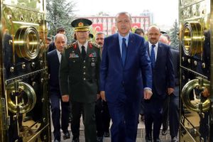 Den tyrkiske præsident, Recep Tayyip Erdogan, der her ses på vej ind i militærets hovedkvarter i Ankara, kan godt glemme forhandlingerne om et EU-medlemskab, mener Østrigs kansler, der vil rejse sagen på næste måneds EU-topmøde. Foto: Kayhan Ozer/AP