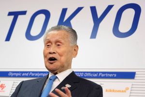 Præsidenten for organisationskomitéen for OL i Tokyo kritiseres kraftigt for en nedsættende bemærkninger om kvinder. Samtidig mener 82 pct. af japanerne, at OL skal udskydes eller helt aflyses. 