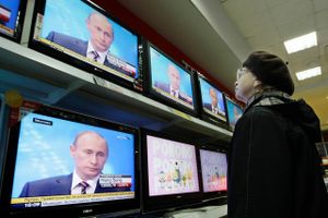 På en pressekonference i Moskva erkender præsident Vladimir Putin, at Rusland står over for »store økonomiske udfordringer«.