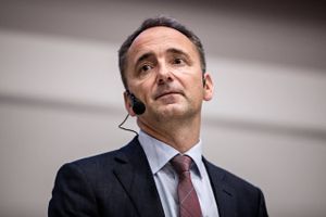 Jim Hagemann Snabe har været en af Danmarks bedst lønnede bestyrelsesformænd, men i sit eget selskab ser det helt anderledes ud. 