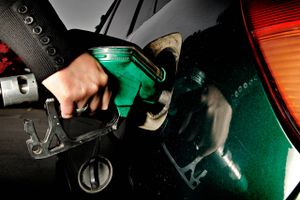 Listeprisen på benzin nåede i weekenden 14,59 kr. – ny årsrekord. Siden nytår er benzinprisen steget 29 pct.