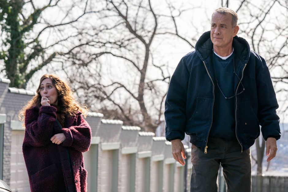 Velkalkuleret og dreven komedie lader Tom Hanks spille sur gammel mand på selvmordets rand.