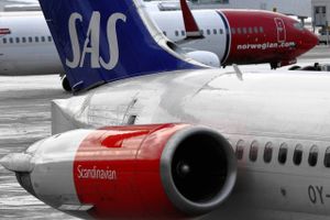 I forbindelse med olieprisens nedtur er det blevet billigere at rejse med flyveren. Det skriver den svenske avis SvD Näringsliv.